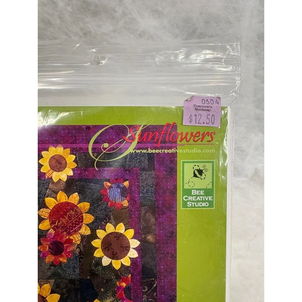 Bee‎ Creative Studio Sunflowers Quilt Pattern A1036 Nancy Halvorsen 27x52